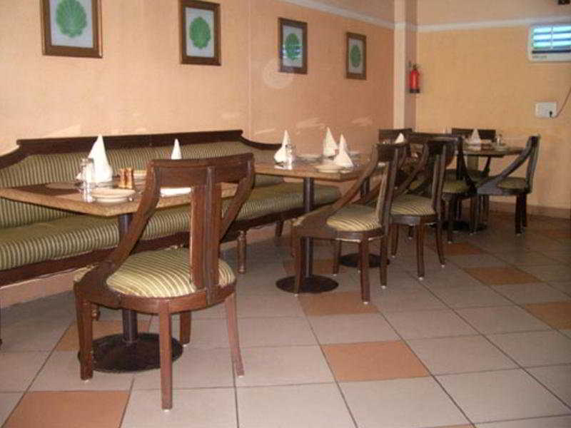 Airport Hotel Új-Delhi Kültér fotó